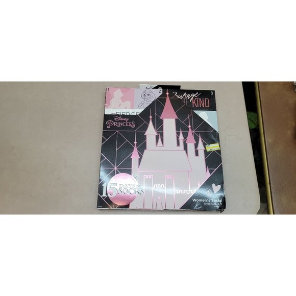 Women's Disney Princess Castle 15 Days Of Socks Advent Calendar 4-10 - Picture 3 of 5